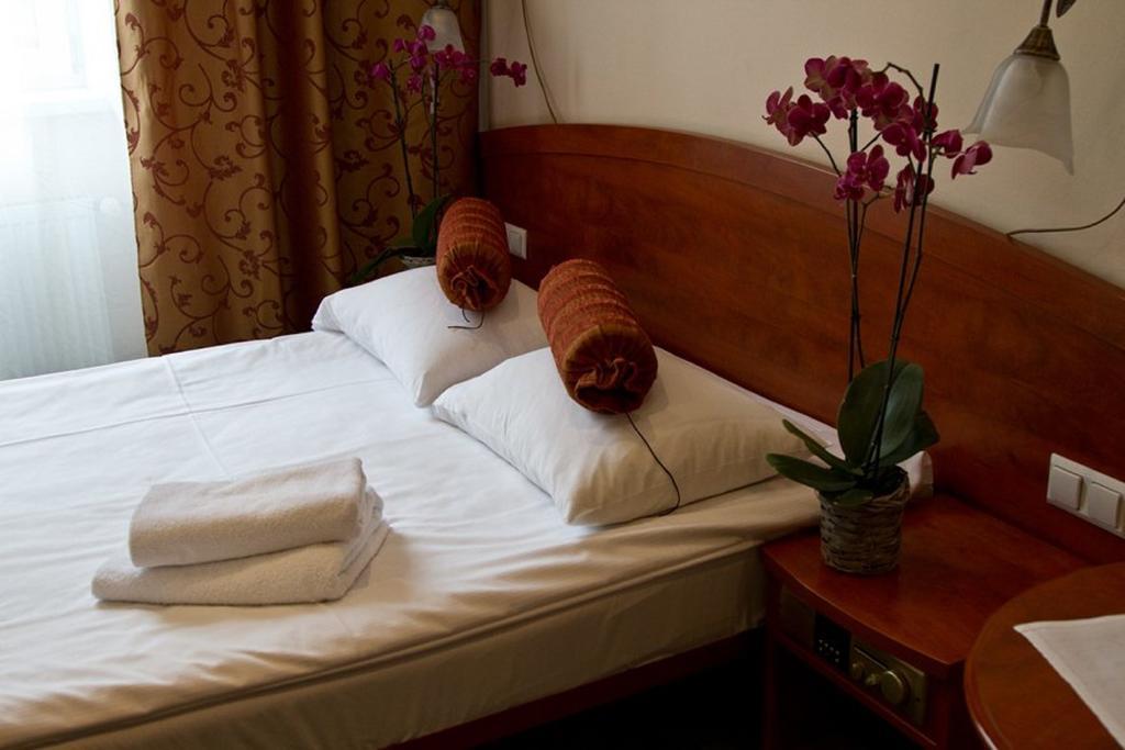 Hotel Arkadia Legnica Ruang foto