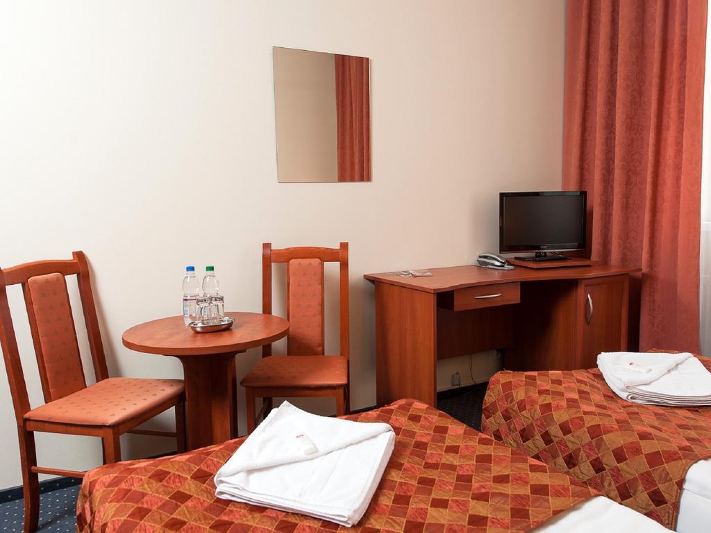 Hotel Arkadia Legnica Ruang foto