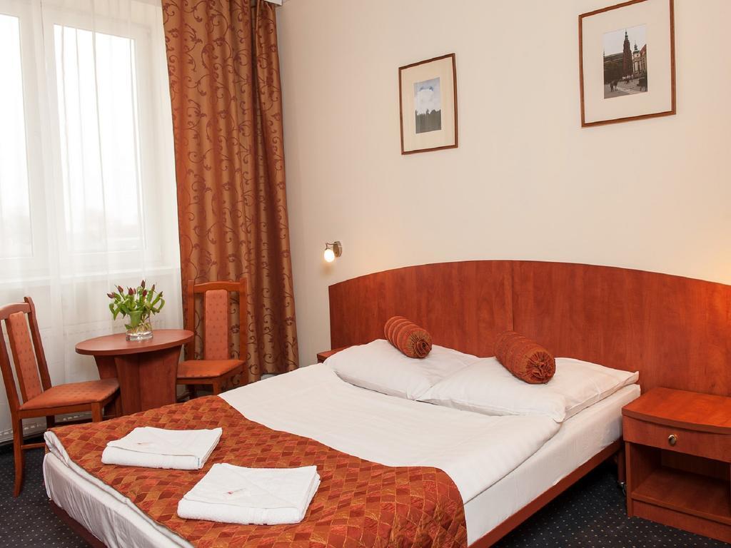 Hotel Arkadia Legnica Ruang foto