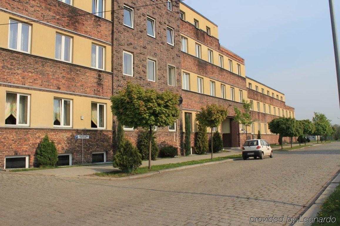 Hotel Arkadia Legnica Bagian luar foto