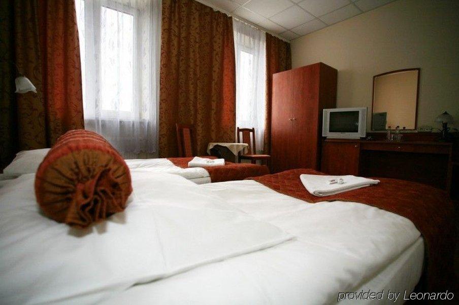 Hotel Arkadia Legnica Ruang foto
