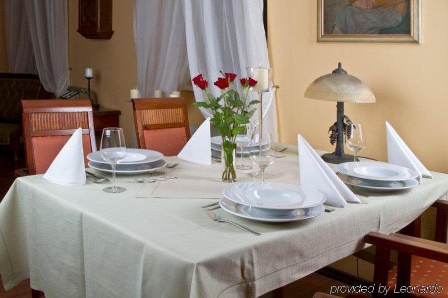 Hotel Arkadia Legnica Bagian luar foto